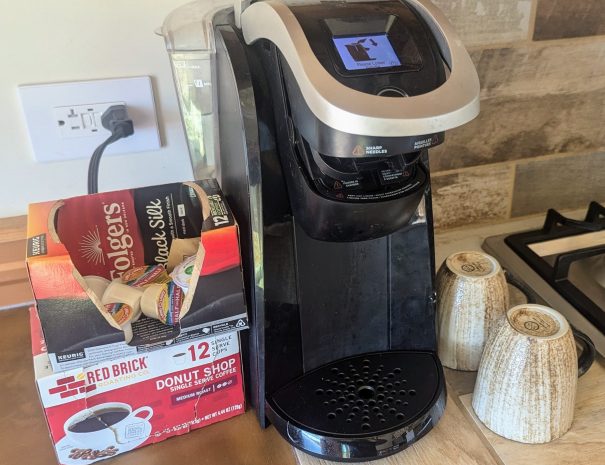 FULL KITCHEN: You'll have a Keurig coffee maker and pods, as well as an electric  kettle. Use setting #4 for a regular 8-ounce cup.