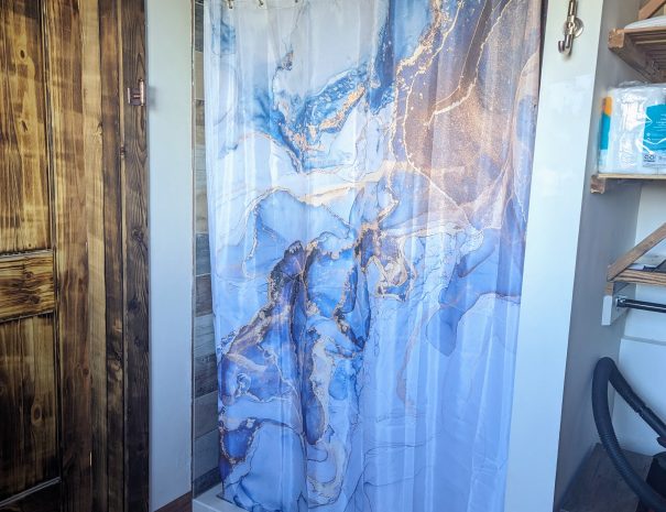 FULL BATHROOM: Enjoy hot water on demand in the walk-in shower. Give it half a minute to warm up!