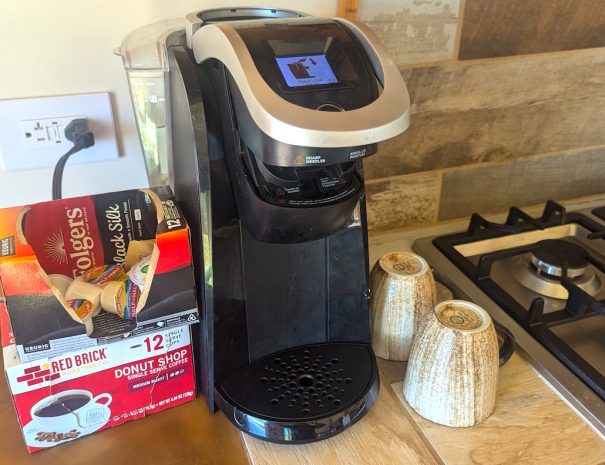 FULL KITCHEN: You'll have a Keurig coffee maker and pods, as well as an electric  kettle. Use setting #4 for a regular 8-ounce cup.